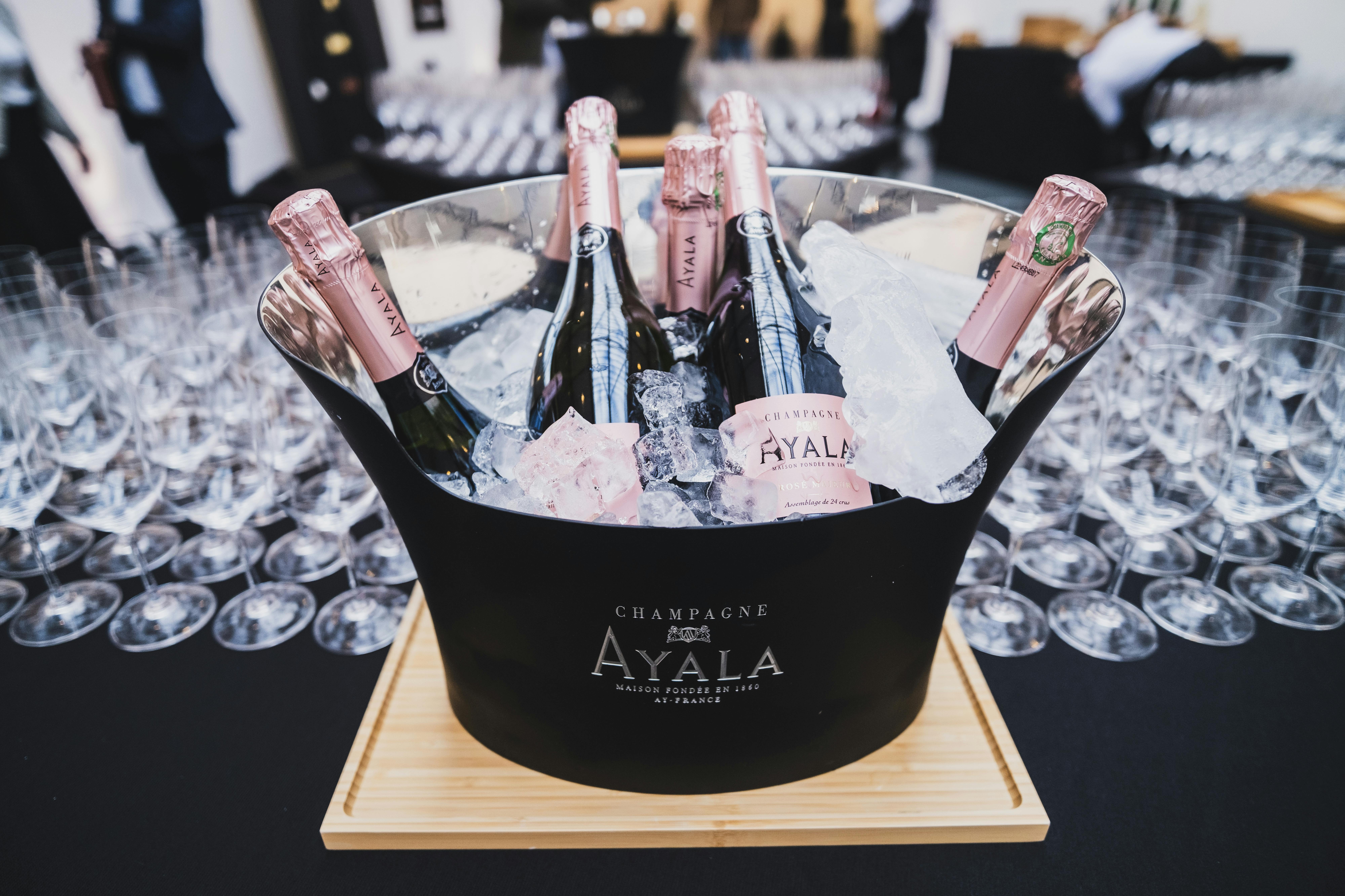 How to Choose the Right Bar Service for Your Wedding 5 How to Choose the Right Bar Service for Your Wedding