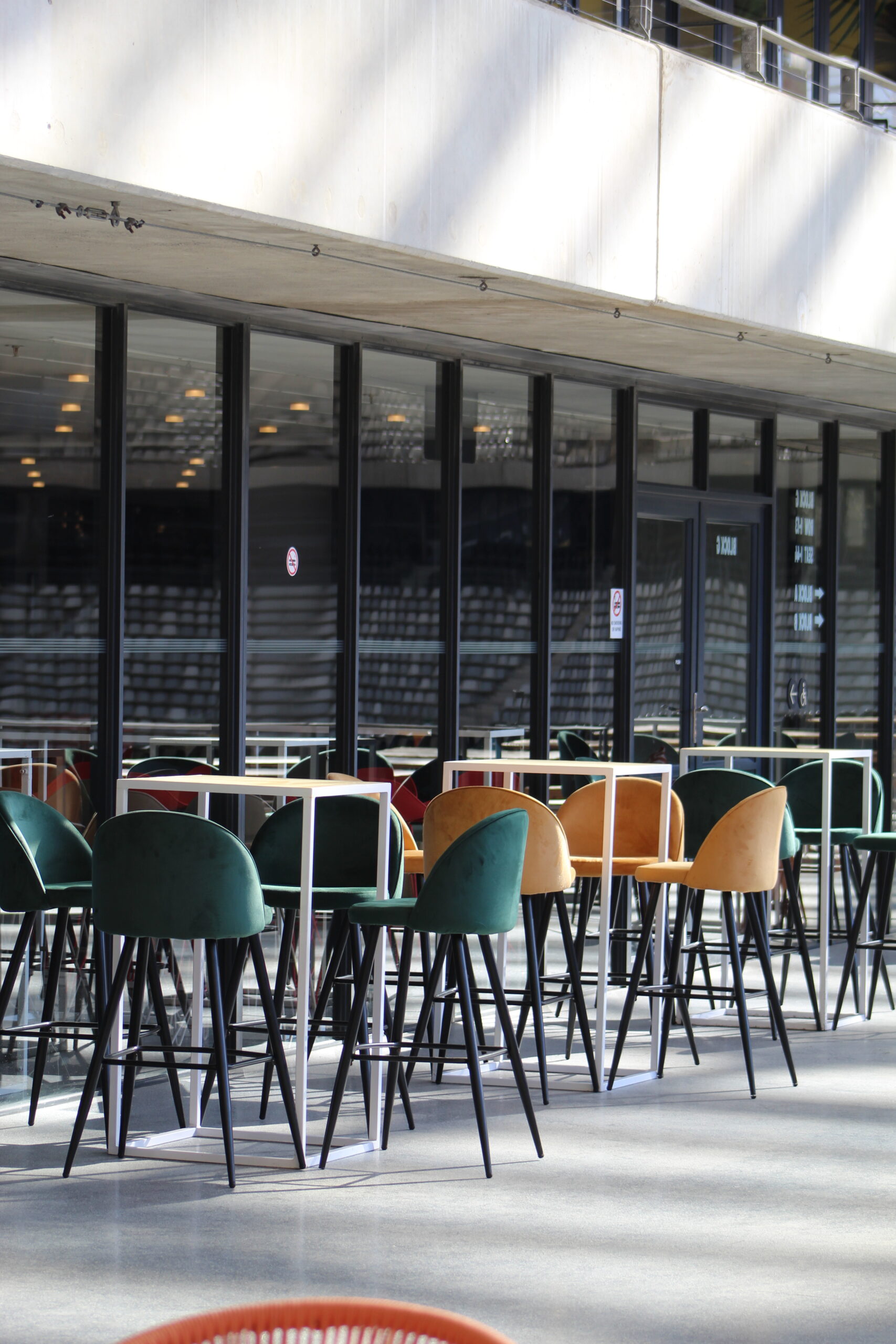 Round Tables vs Banquet Tables: Which Works Best for Weddings & Private Events?