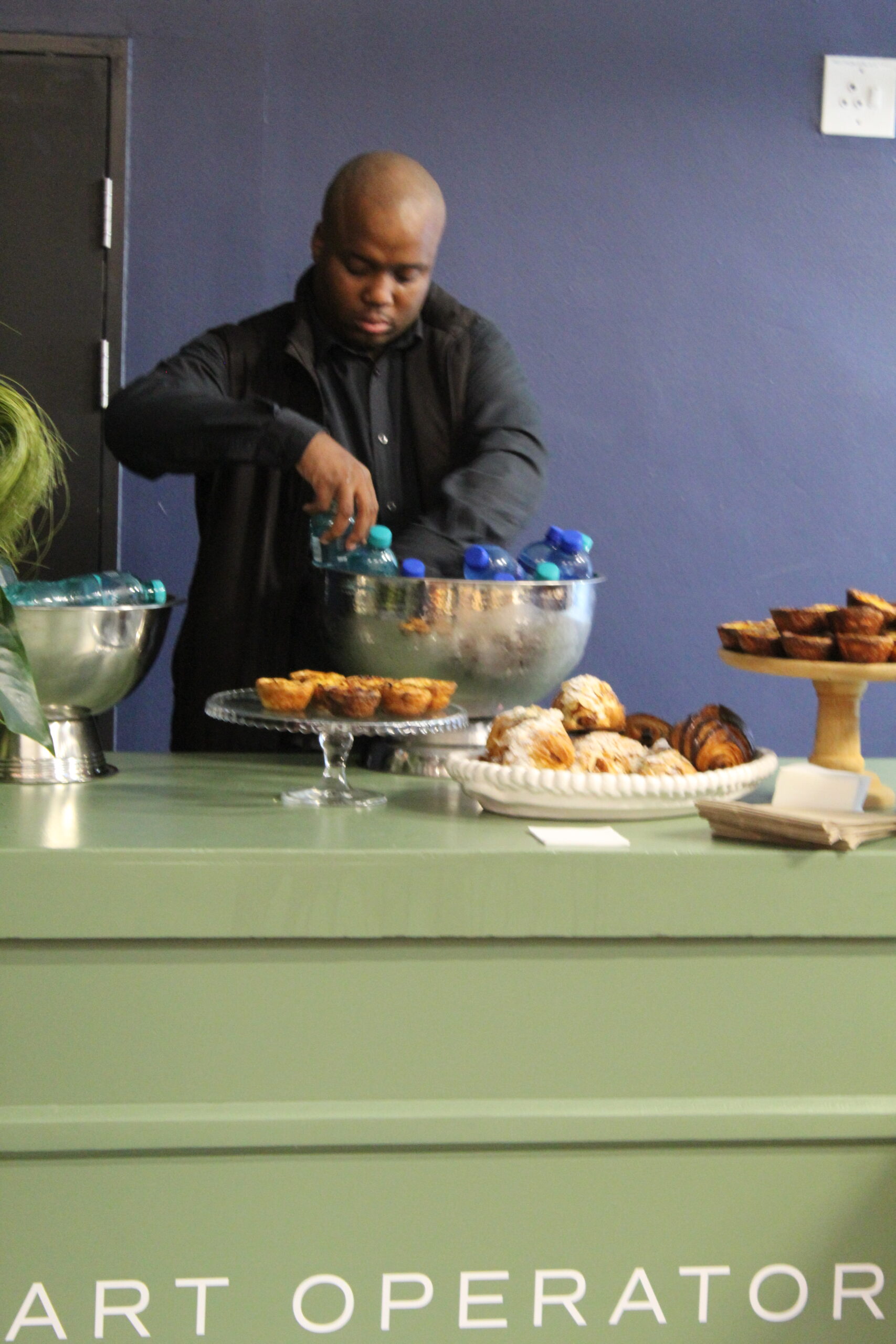 How Many Waiters and Bartenders Do You Need for an Event? A Practical Staffing Guide 5 How Many Waiters and Bartenders Do You Need for an Event? A Practical Staffing Guide